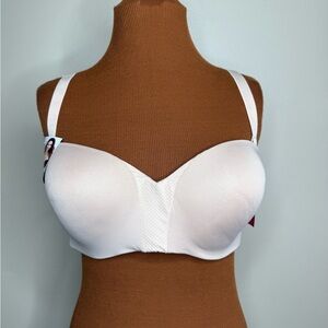 NWT Maidenform Wireless Comfort 5 Ways To Wear Cream Bra Size 38C